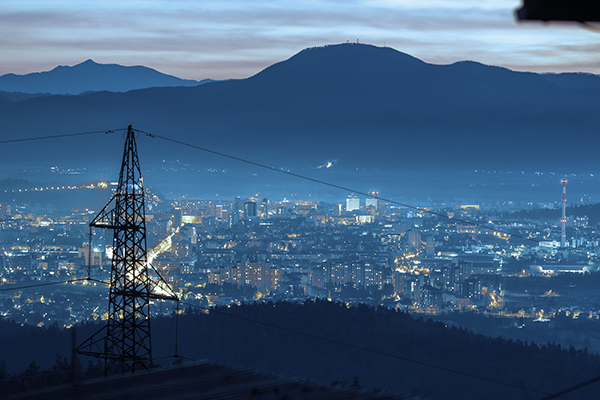 HV, MV மற்றும் LV பவர் கேபிள்கள் எவ்வாறு நம்பகமான மின் விநியோகத்தை உறுதி செய்கின்றன?